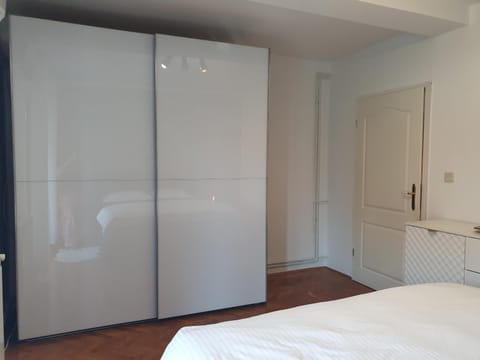 Bedroom, wardrobe