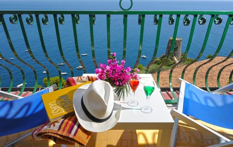 Balcony/Terrace, Guests, Sea view, Alcoholic drinks