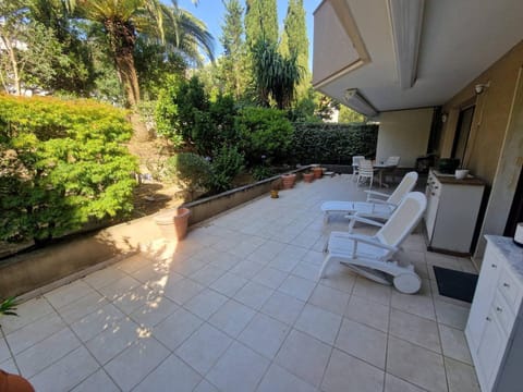 T2 en centre ville avec terrasse et climatisation, proche plages - FR-1-100-362 Apartment in Cavalaire-sur-Mer