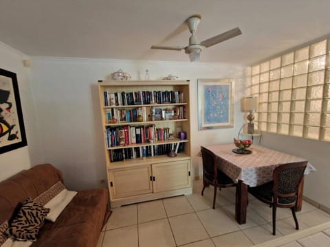 T2 en centre ville avec terrasse et climatisation, proche plages - FR-1-100-362 Apartment in Cavalaire-sur-Mer