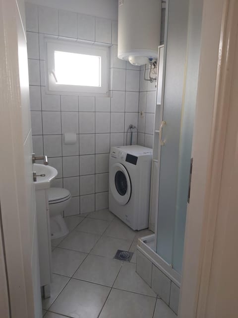 Bathroom, washing machine