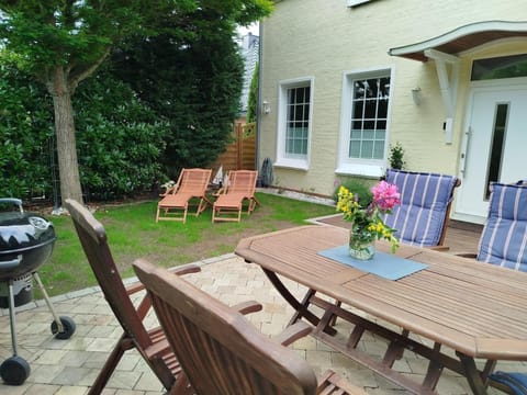 Property building, Garden, Seating area, Garden view