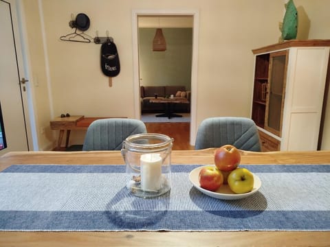 Food and drinks, Dining area, Food