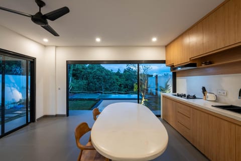 Kitchen or kitchenette, Dining area, kitchen