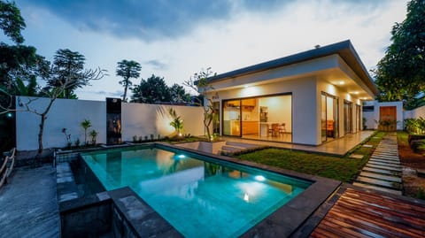 Property building, Natural landscape, Garden, Garden view, Pool view, Swimming pool