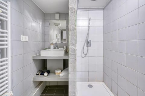 Shower, Toilet, Bathroom, towels