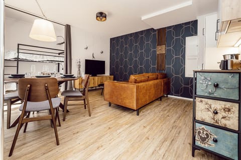 TV and multimedia, Living room, Seating area, Dining area, bunk bed