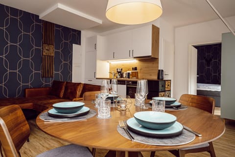 Kitchen or kitchenette, Food and drinks, Dining area
