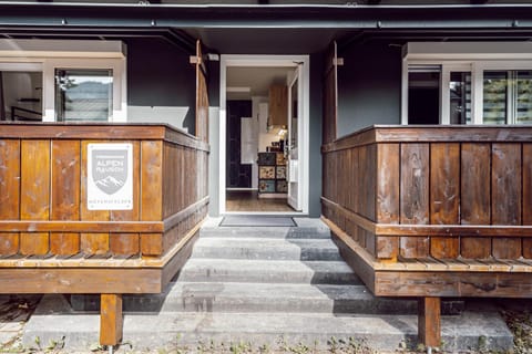 Facade/entrance, Balcony/Terrace
