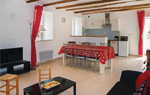 Pet Friendly Home In Pleumeur Bodou With Kitchen Haus in Trégastel
