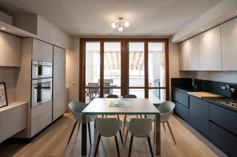 Lunch, kitchen