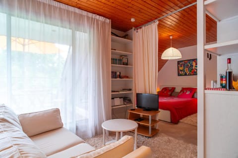 Bed, Living room
