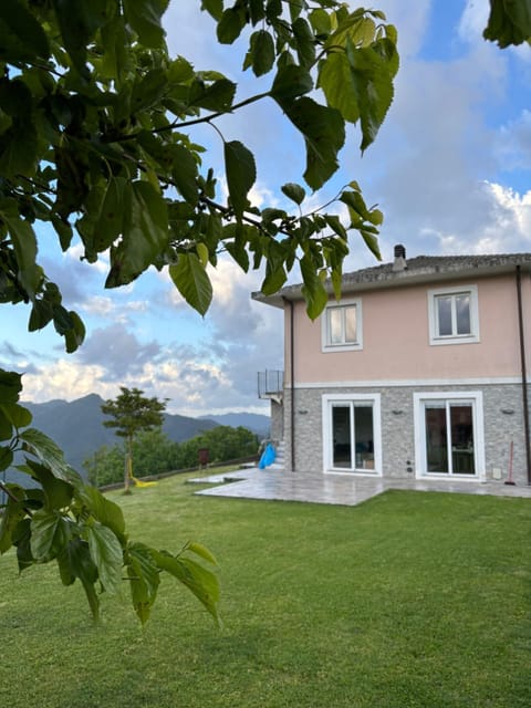 Property building, Natural landscape, Garden, Garden, Garden view
