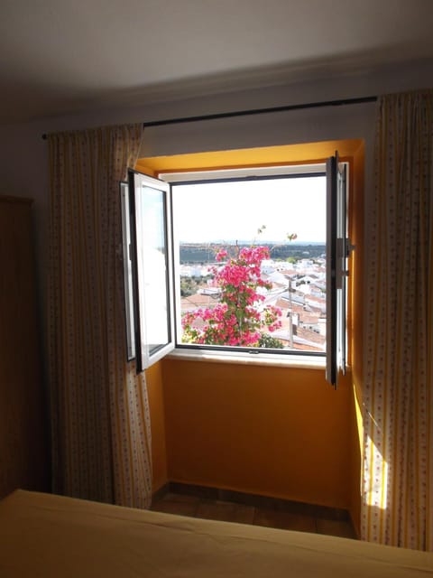 Bedroom, City view