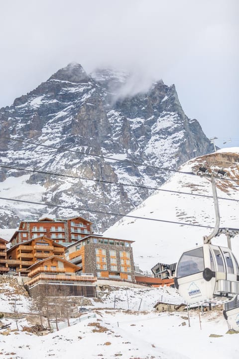 Property building, Skiing