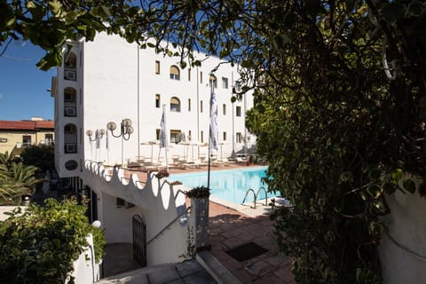 Property building, Pool view