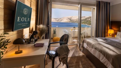 Bed, Natural landscape, Photo of the whole room, Bedroom, Sea view