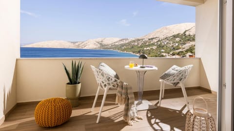 Day, Natural landscape, View (from property/room), Balcony/Terrace, Seating area, Mountain view, Sea view