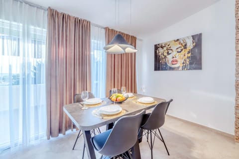 Dimora 2 BDR apartment with free private parking Apartment in Zadar