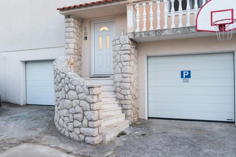 Dimora 2 BDR apartment with free private parking Apartment in Zadar