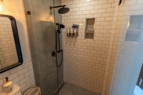 Shower, Bathroom, towels