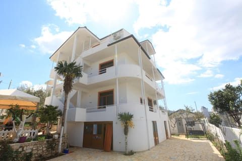 Villa Oden Apartment in Ksamil
