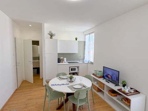 Kitchen or kitchenette, Living room, Dining area, stove