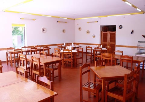 Restaurant/places to eat, Communal lounge/ TV room, Lounge or bar