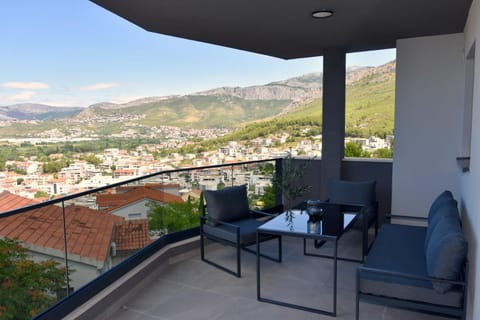 Day, Natural landscape, View (from property/room), Balcony/Terrace, Living room, Seating area, Mountain view