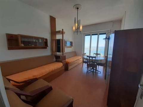 Living room, Dining area, River view, Sea view