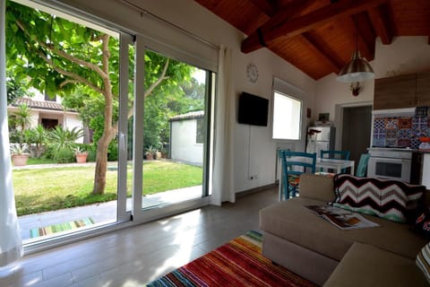 Living room, Garden view