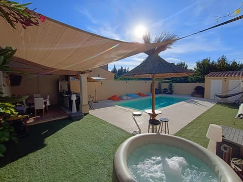 Hot Tub, Swimming pool