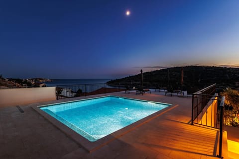 Pool view, Sea view