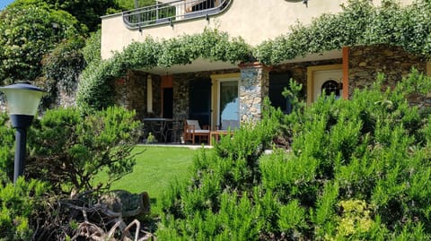 Property building, Facade/entrance, Garden