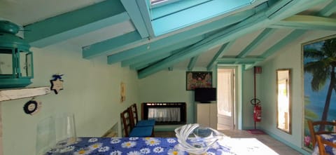 TV and multimedia, Kitchen or kitchenette, Photo of the whole room