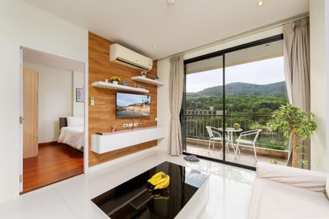 Living room, Photo of the whole room, Seating area, Mountain view