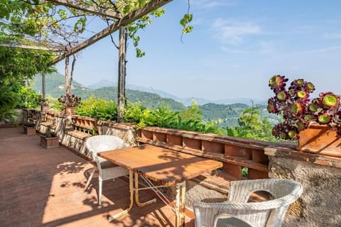 Villa with pool and sea view Apartment in Pietrasanta