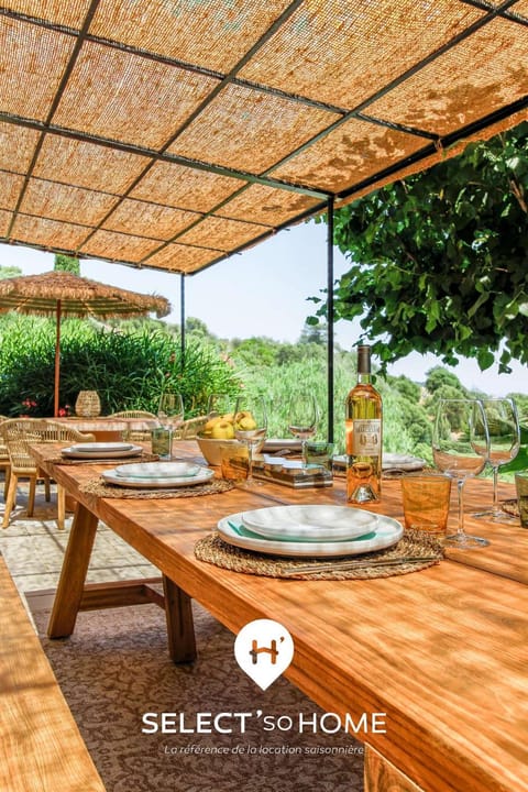 Patio, Day, Garden, Dining area, Garden view