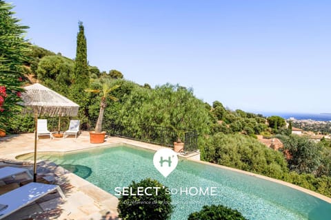 Property building, Day, Natural landscape, Pool view, Sea view, Swimming pool, sunbed