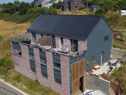 Property building, Day