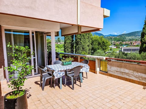 View (from property/room), Balcony/Terrace, City view, Garden view, Mountain view