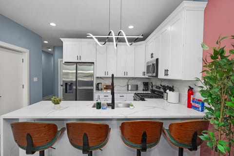 Kitchen or kitchenette, Dining area, oven, stove