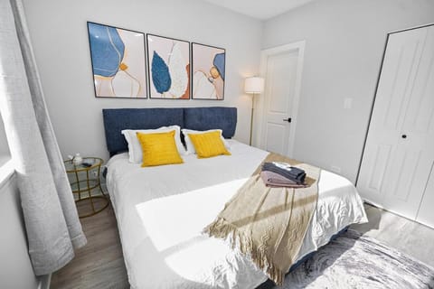 Bed, Photo of the whole room, Bedroom, wardrobe