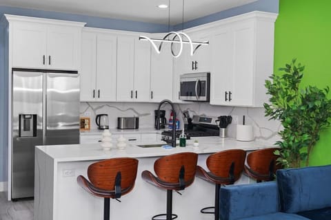 Family-Friendly 3BR Retreat Near Medical District, University of Illinois Chicago & West Loop Apartment in Chicago