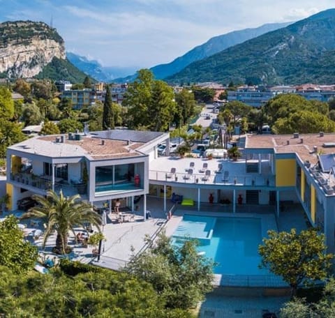 Property building, Nearby landmark, Spring, Bird's eye view, Mountain view, Pool view, Swimming pool, Parking