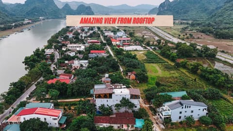 Property building, Nearby landmark, Neighbourhood, Natural landscape, Bird's eye view, City view, Lake view, Mountain view, River view, Sea view, Street view, Location