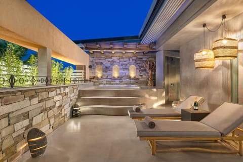 Shower, Hot Tub, Balcony/Terrace, Decorative detail, Seating area