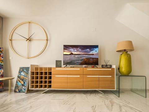 Communal lounge/ TV room, TV and multimedia, Evening entertainment