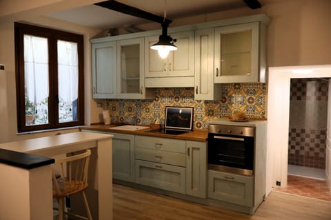 Kitchen or kitchenette, Dining area, dishwasher, oven, stove