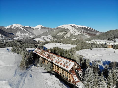 Nearby landmark, Day, Natural landscape, Winter, Mountain view